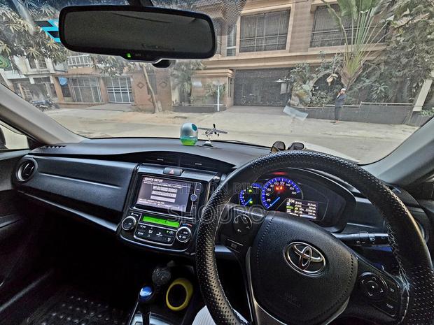 Toyota Axio G Premium Hybrid. 2013
