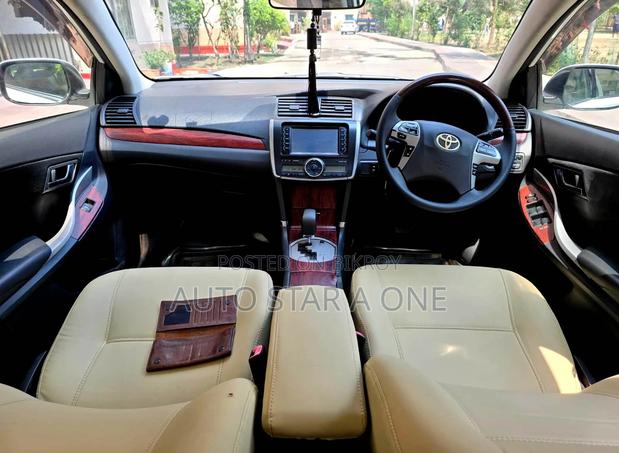 Toyota Premio F Octane Drive 2011