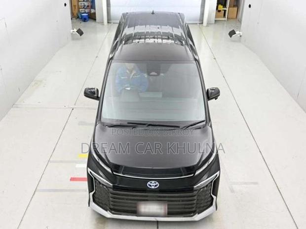 Toyota Voxy SG Hyb Black 2022