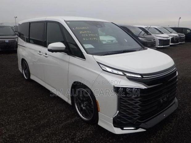Toyota Voxy Hybrid SZ Pearl New 2023