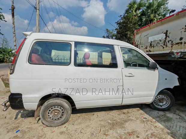 Toyota Noah 1999