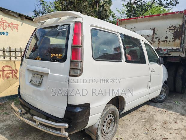 Toyota Noah 1999