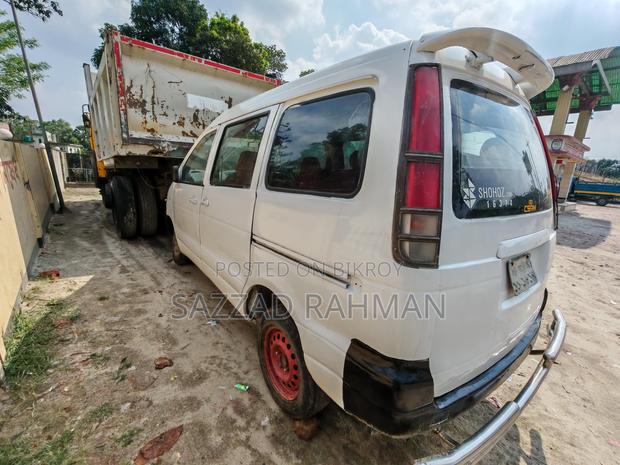 Toyota Noah 1999