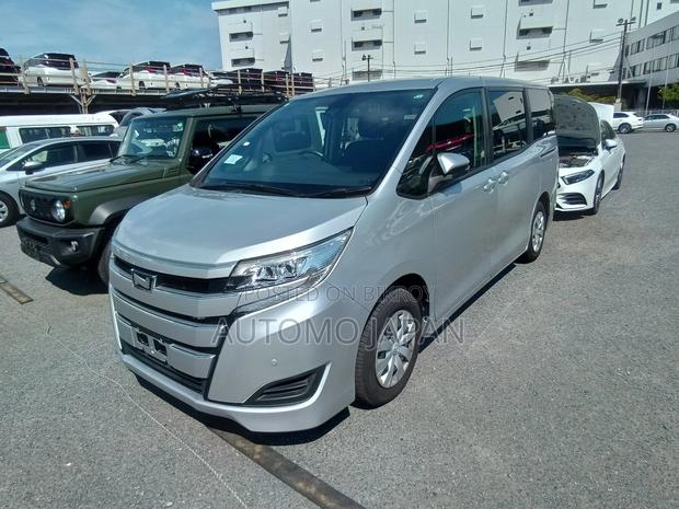 Toyota Noah X 2021