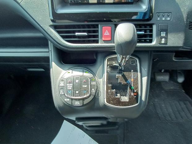 Toyota Noah X 2021