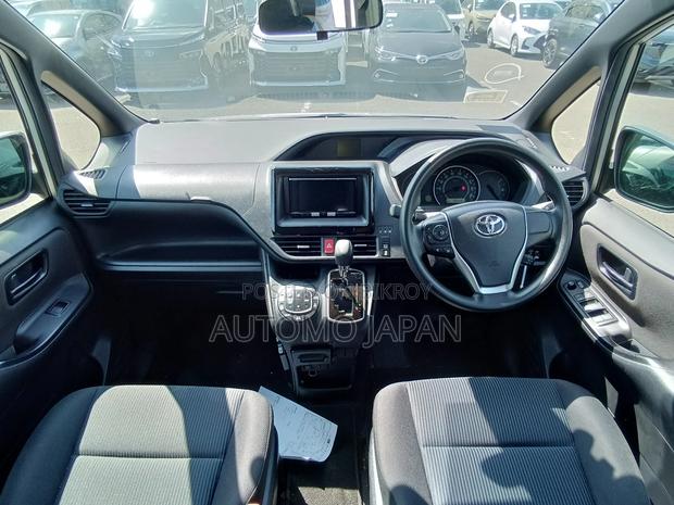 Toyota Noah X 2021