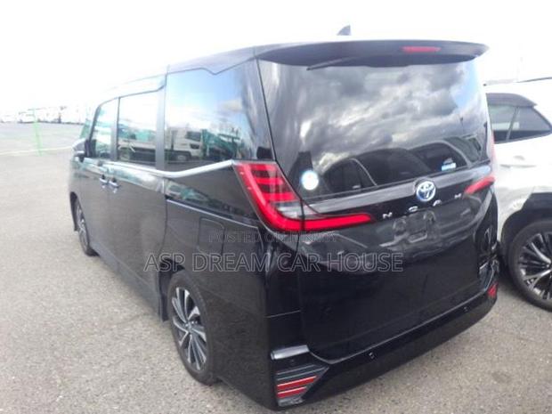 Toyota Noah S-Z Leg Rest 2022