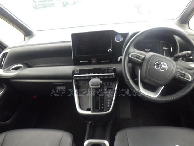 Toyota Noah S-Z Leg Rest 2022