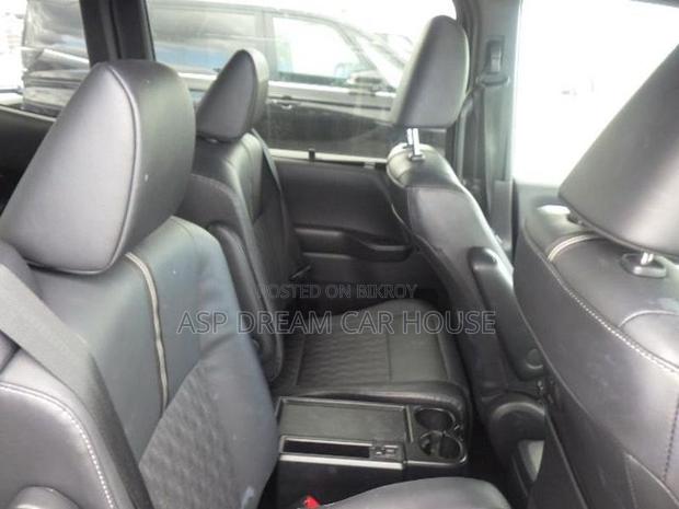 Toyota Noah S-Z Leg Rest 2022