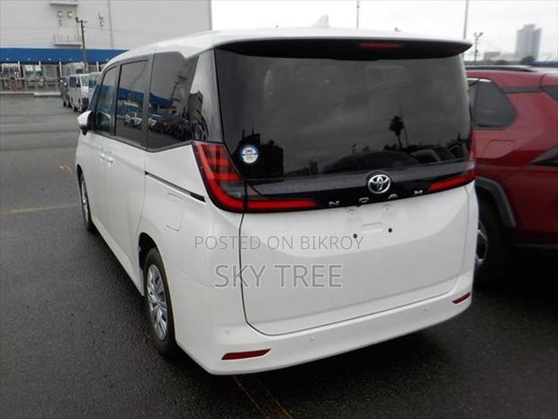 Toyota Noah X PKG 2022
