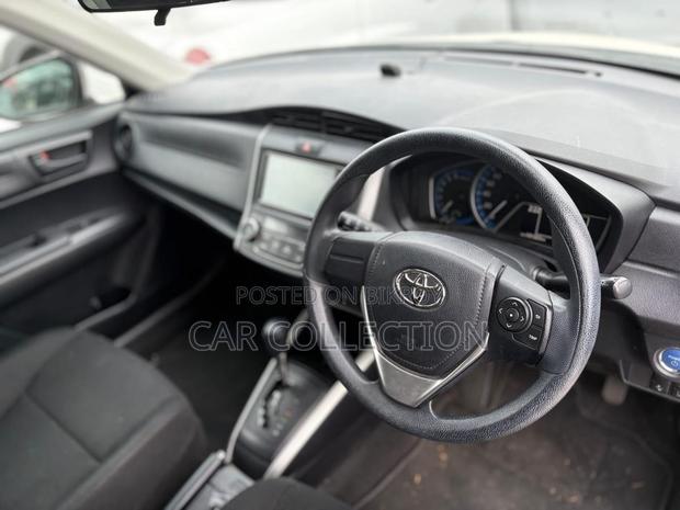 Toyota Fielder 2021