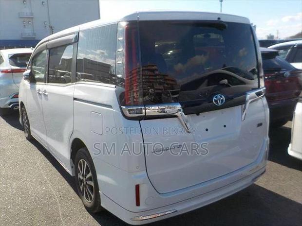 Toyota Esquire Hybrid Gi Pearl 2021