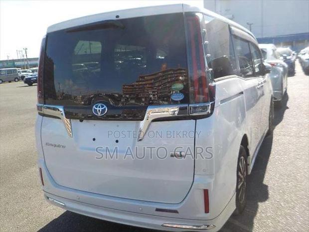 Toyota Esquire Hybrid Gi Pearl 2021