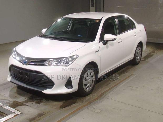 Toyota Axio Ex Hybrid white 2021