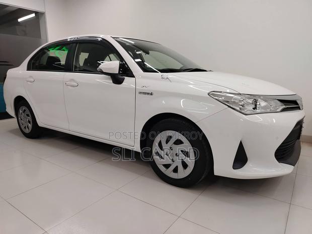 Toyota Axio HYBRID 2020