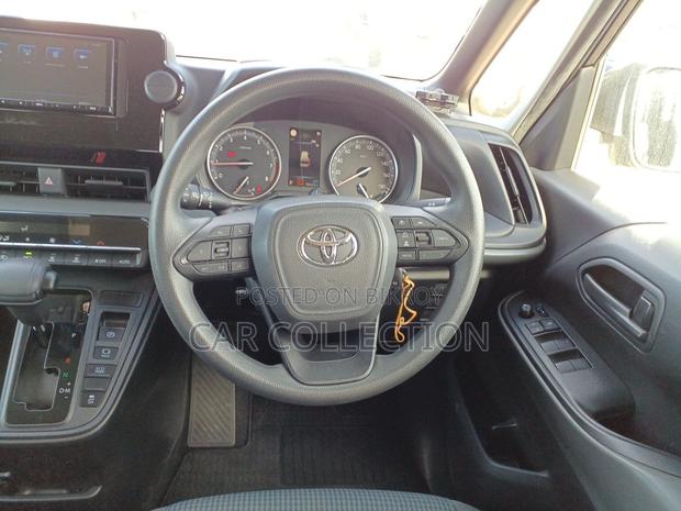 Toyota Noah X 2022