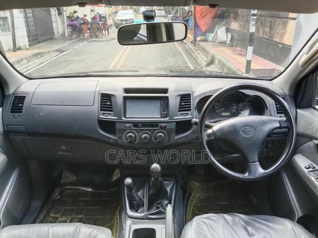 Toyota Hilux double cabin pickup 2014