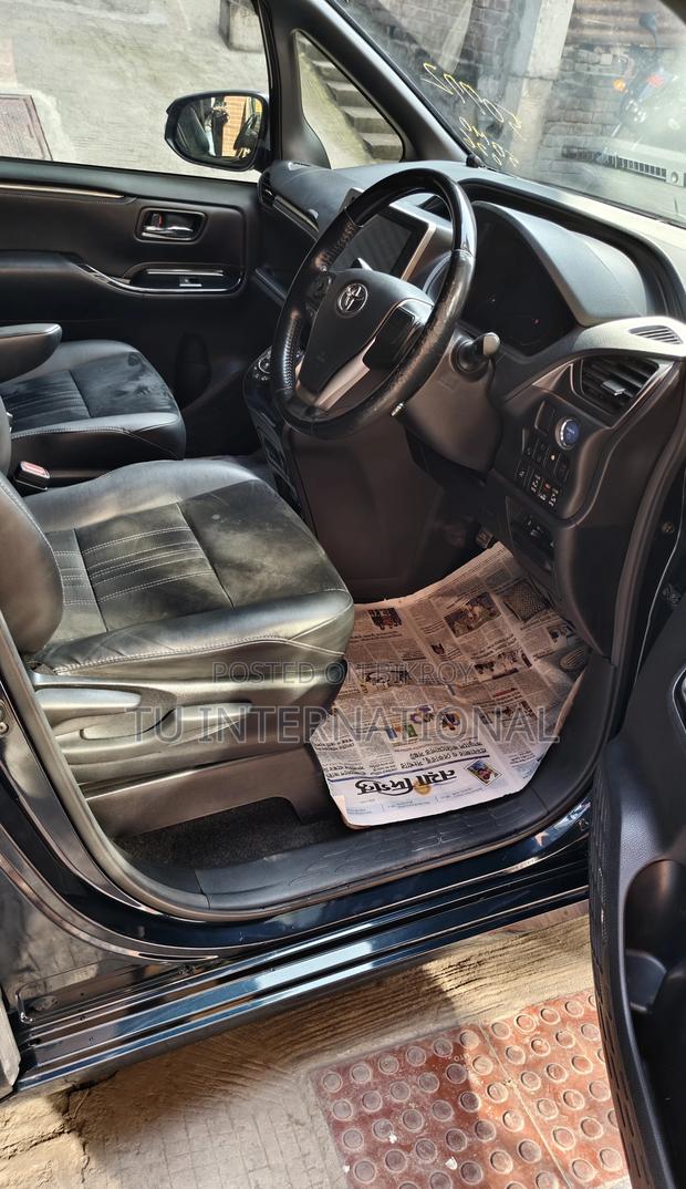 Toyota Esquire gi premium-hybrid 2020