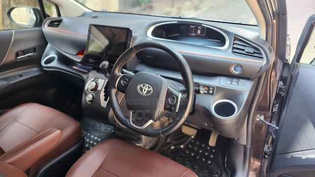 Toyota Sienta 2017