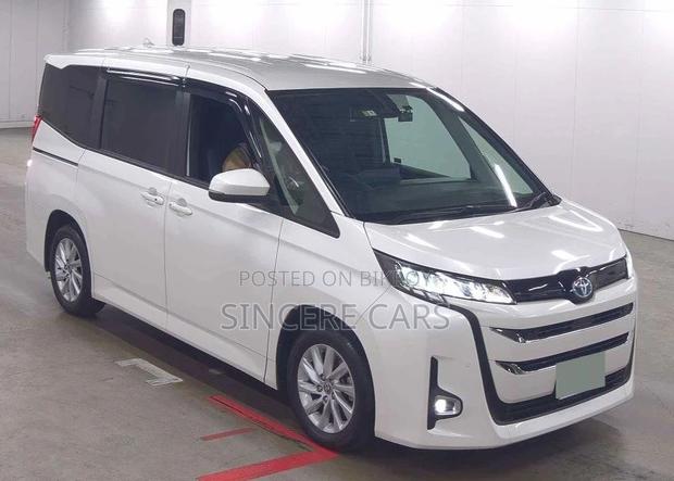 Toyota Noah G HYB 2 PWR DOOR 2022