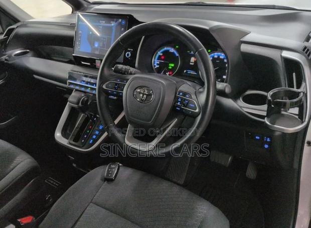 Toyota Noah G HYB 2 PWR DOOR 2022