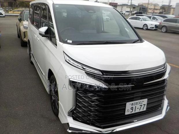 Toyota Voxy Hybrid SZ Pearl New 2022