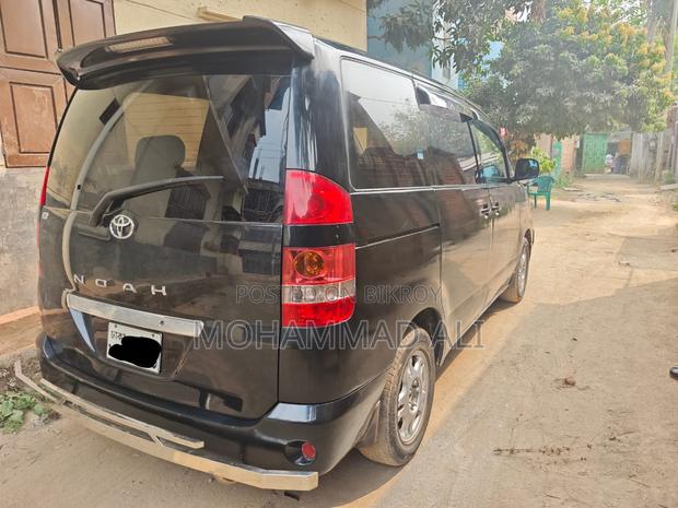 Toyota Noah 2002