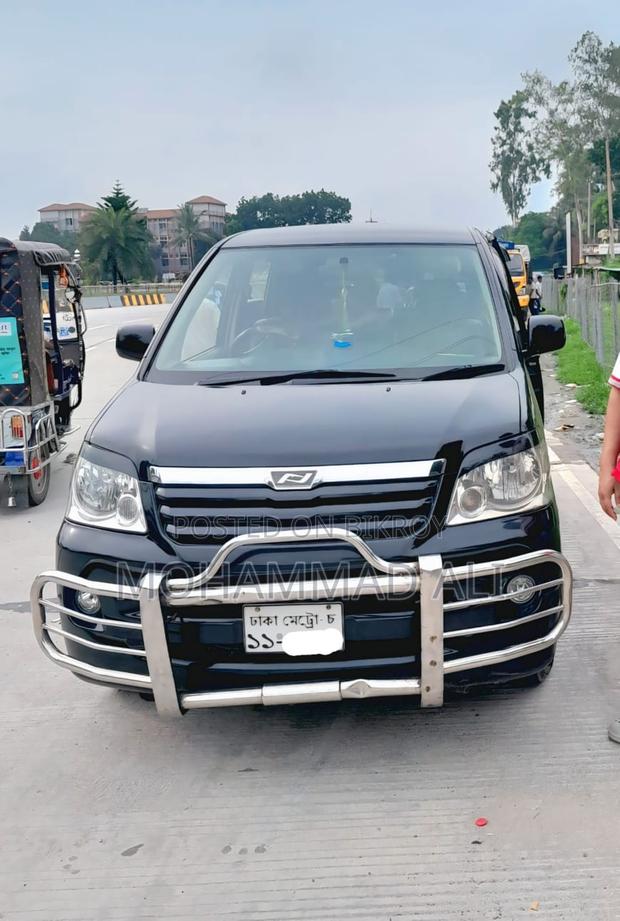 Toyota Noah 2002