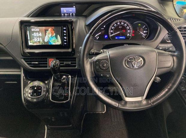 Toyota Esquire 2020