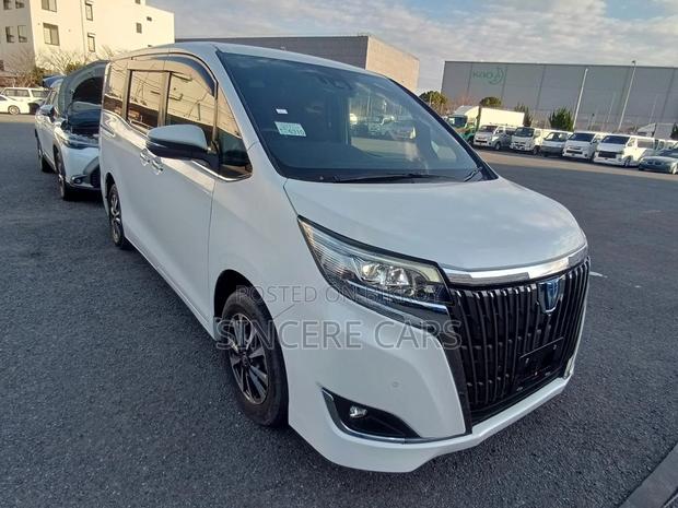 Toyota Esquire XI HYB 2 PWR DOOR 2020