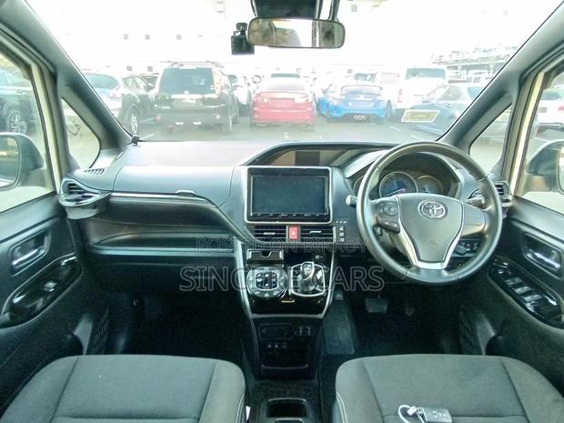 Toyota Esquire XI HYB 2 PWR DOOR 2020