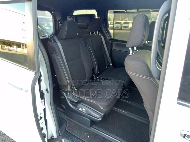 Toyota Esquire XI HYB 2 PWR DOOR 2020