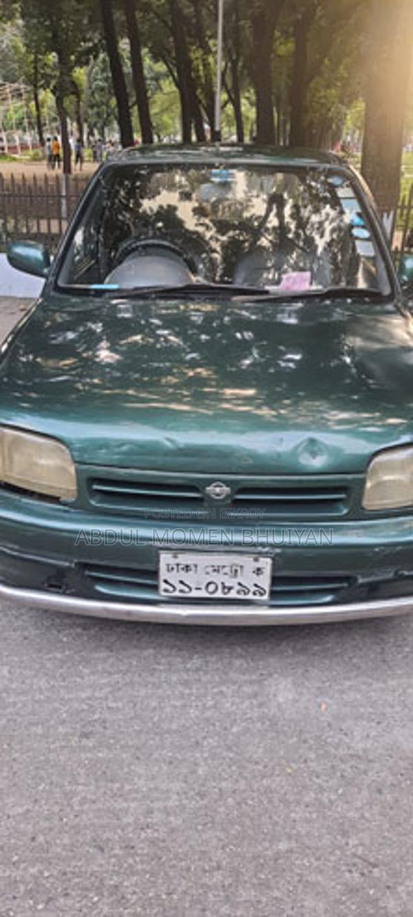Nissan March . 1995