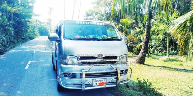 Toyota Hiace model 2005