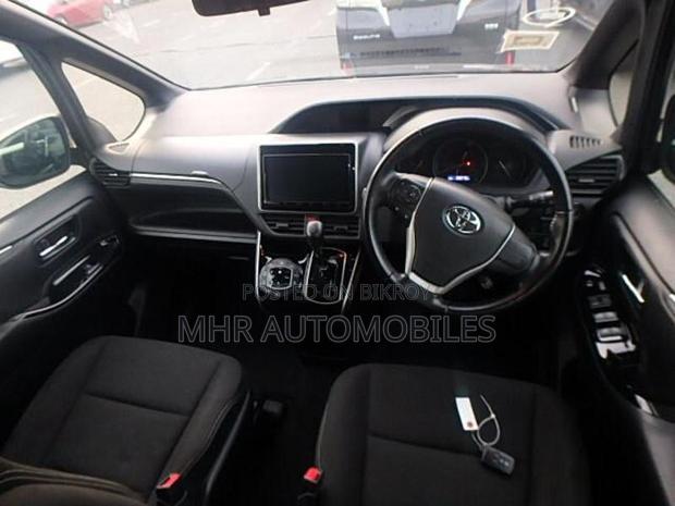 Toyota Esquire XI Plg 2019