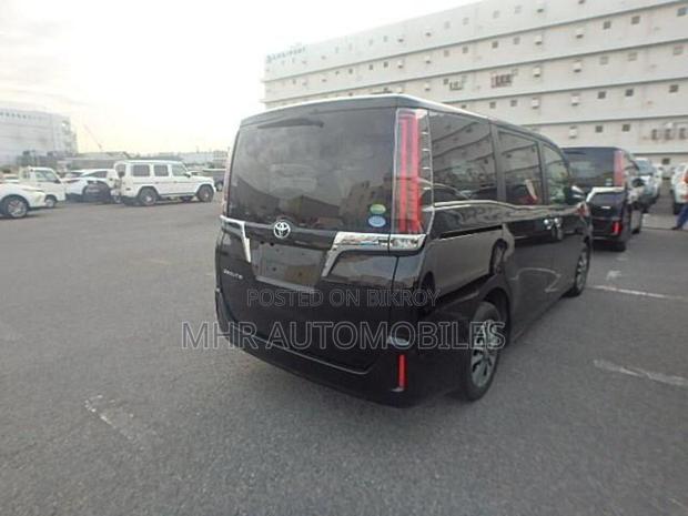 Toyota Esquire XI Plg 2019