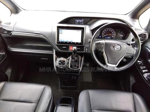 Toyota Esquire GI Pkg 2019