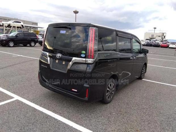 Toyota Esquire GI Pkg 2019