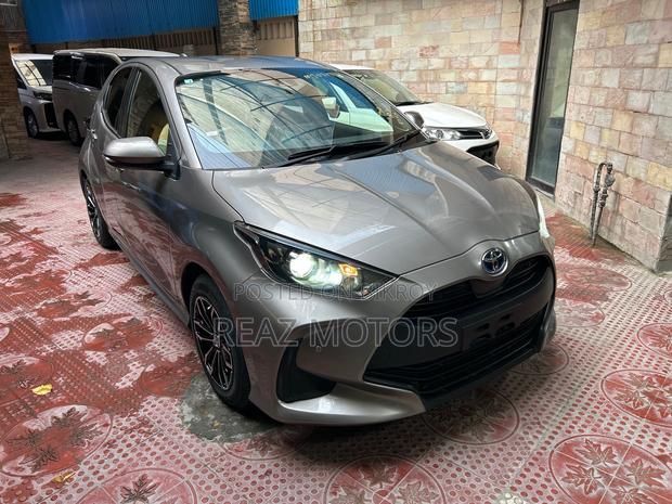 Toyota Yaris G PKG BRONZE / 2020