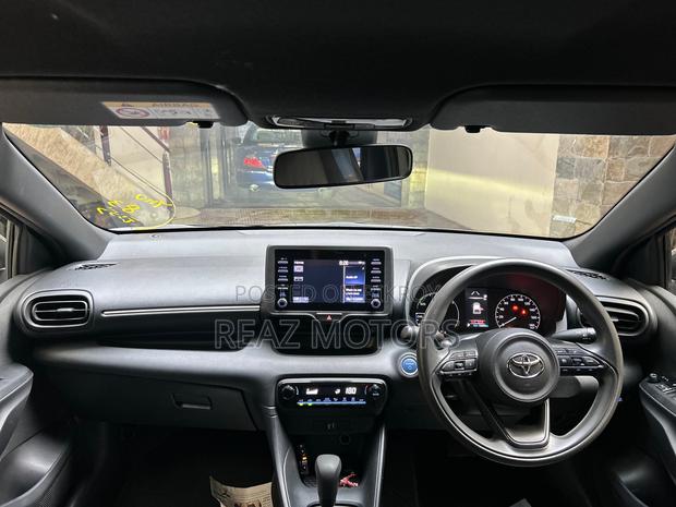Toyota Yaris G PKG BRONZE / 2020