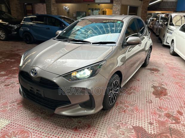 Toyota Yaris G PKG BRONZE / 2020