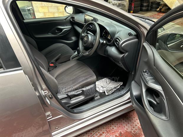 Toyota Yaris G PKG BRONZE / 2020