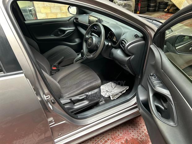 Toyota Yaris 1.5 Sedan L 2020 Brown
