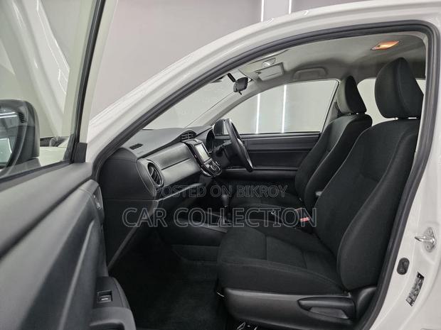 Toyota Axio EX HYBRID 2020