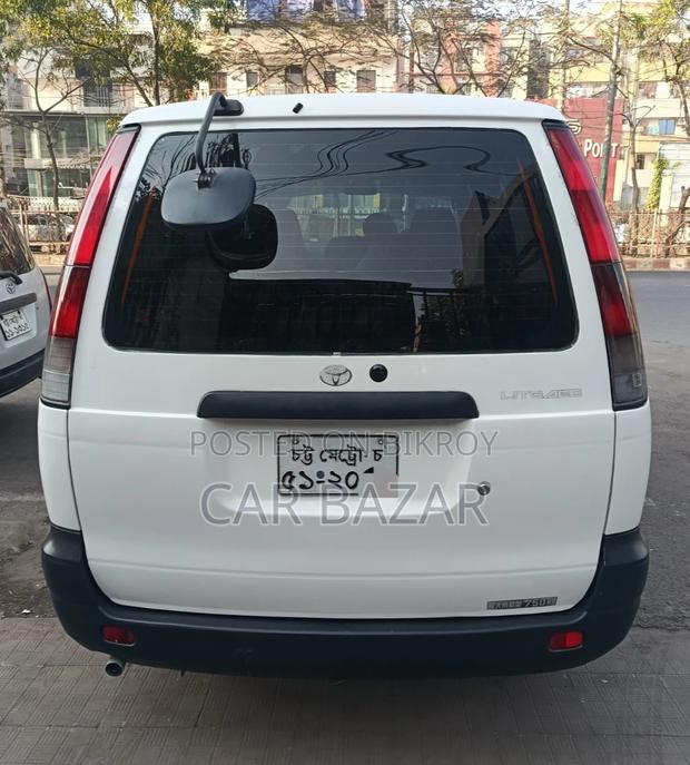 Toyota Noah 2.0 FWD (8 Seater) 2006 White