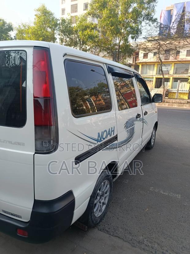 Toyota Noah 2.0 FWD (8 Seater) 2006 White