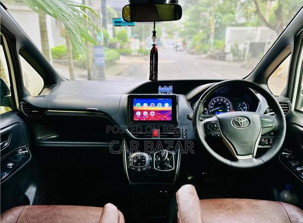 Toyota Noah Esquire Gi Premium 2017