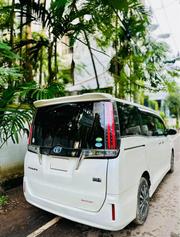 Toyota Noah Esquire Gi Premium 2017 for sale