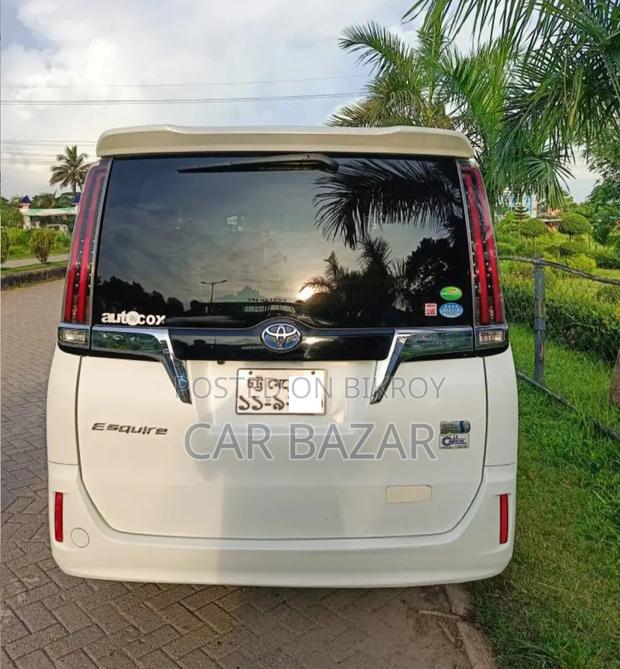 Toyota Noah Esquire Gi Premium 2018