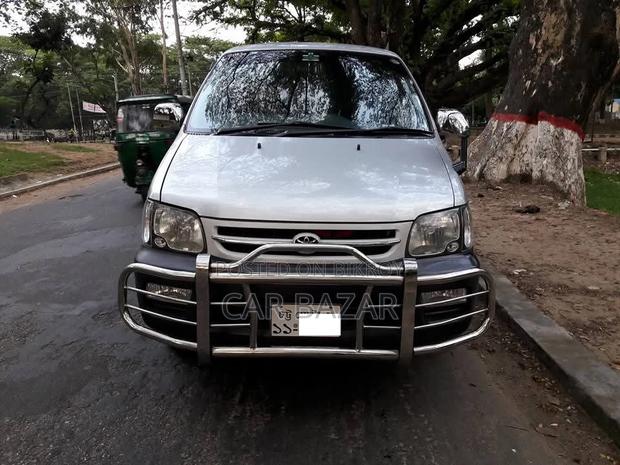 Toyota Noah 2.0 FWD (8 Seater) 2005 Silver